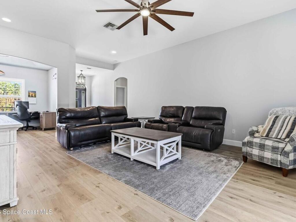 6920 Hacienda Drive, Grant, FL 32949