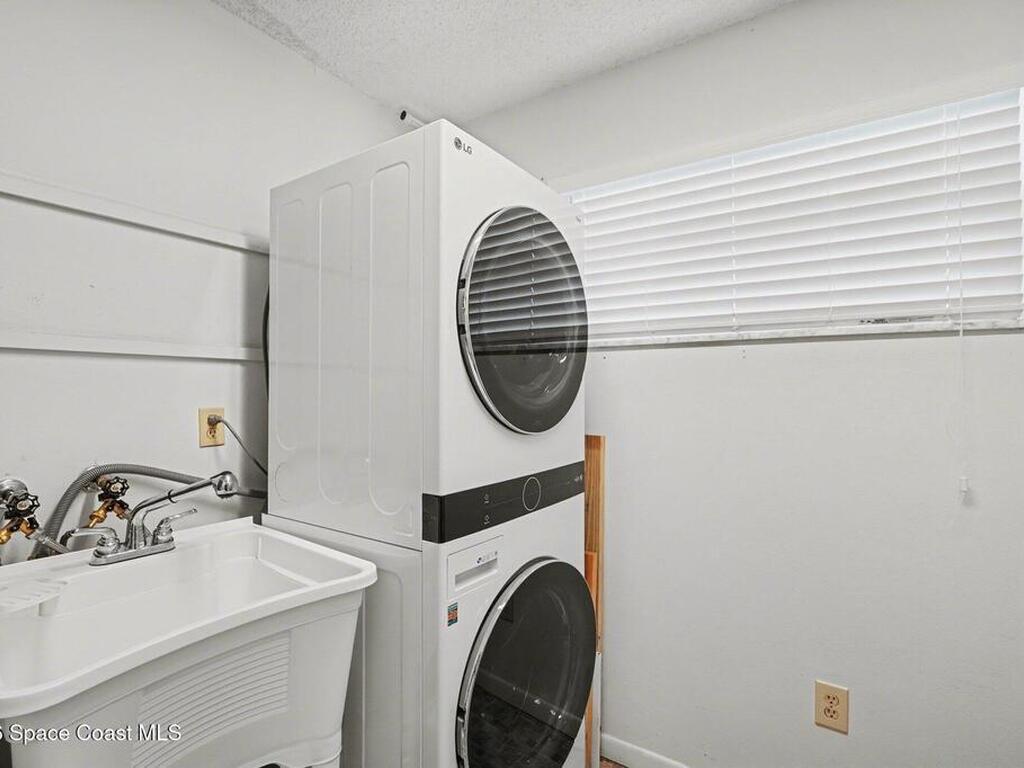 2135 N Courtenay Parkway, Merritt Island, FL 32953