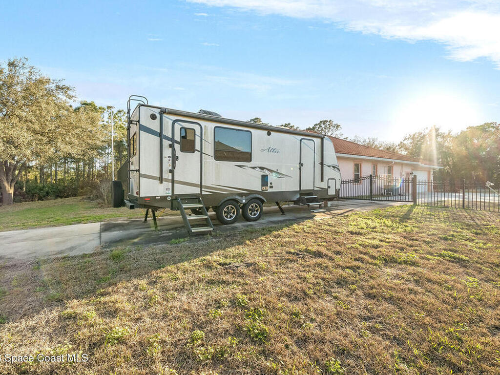 5025 Fawn Lake Boulevard, Mims, FL 32754