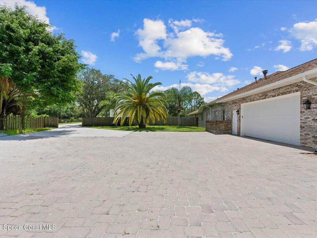 1711 Flamevine Place, Malabar, FL 32950