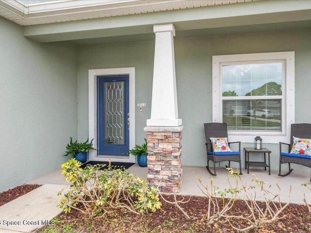 800 Lyons Circle, Palm Bay, FL 32907