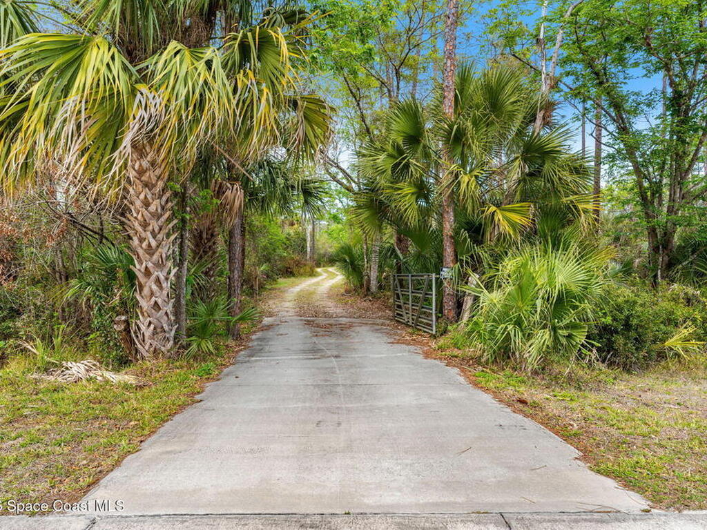 2050 Valkaria Road, Grant-Valkaria, FL 32950