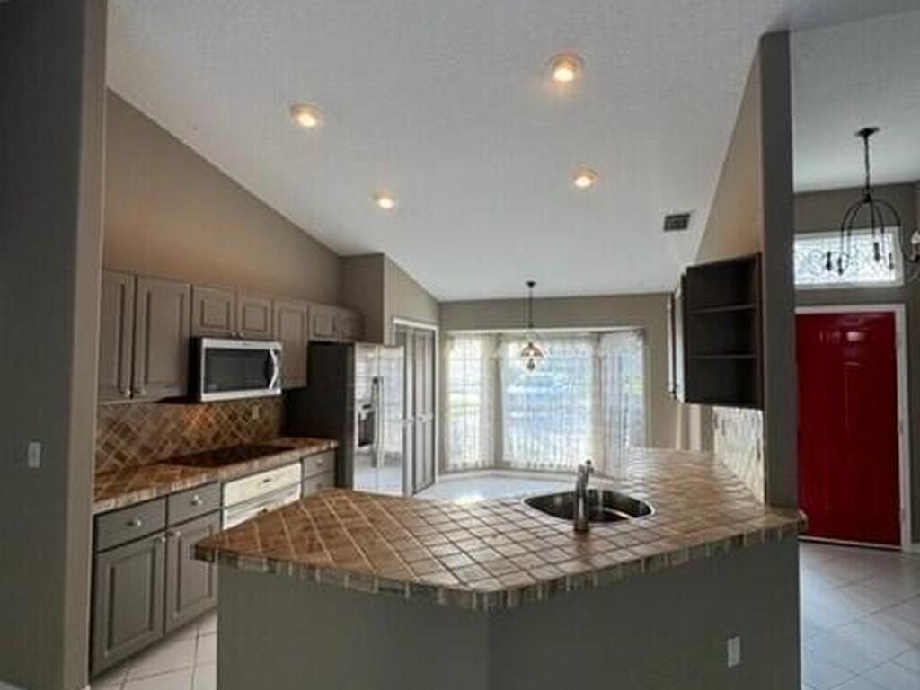 3941 58th Circle, Vero Beach, FL 32966