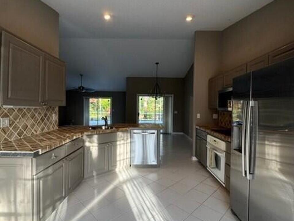 3941 58th Circle, Vero Beach, FL 32966