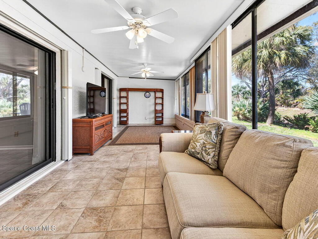 810 Parkside Place, Indian Harbour Beach, FL 32937