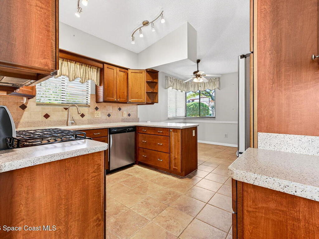 810 Parkside Place, Indian Harbour Beach, FL 32937