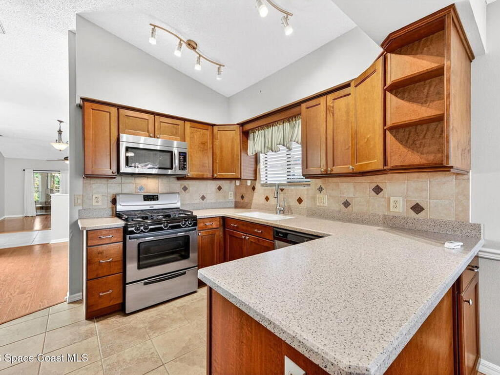 810 Parkside Place, Indian Harbour Beach, FL 32937