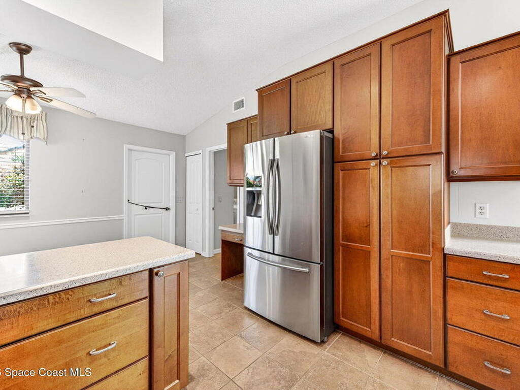 810 Parkside Place, Indian Harbour Beach, FL 32937