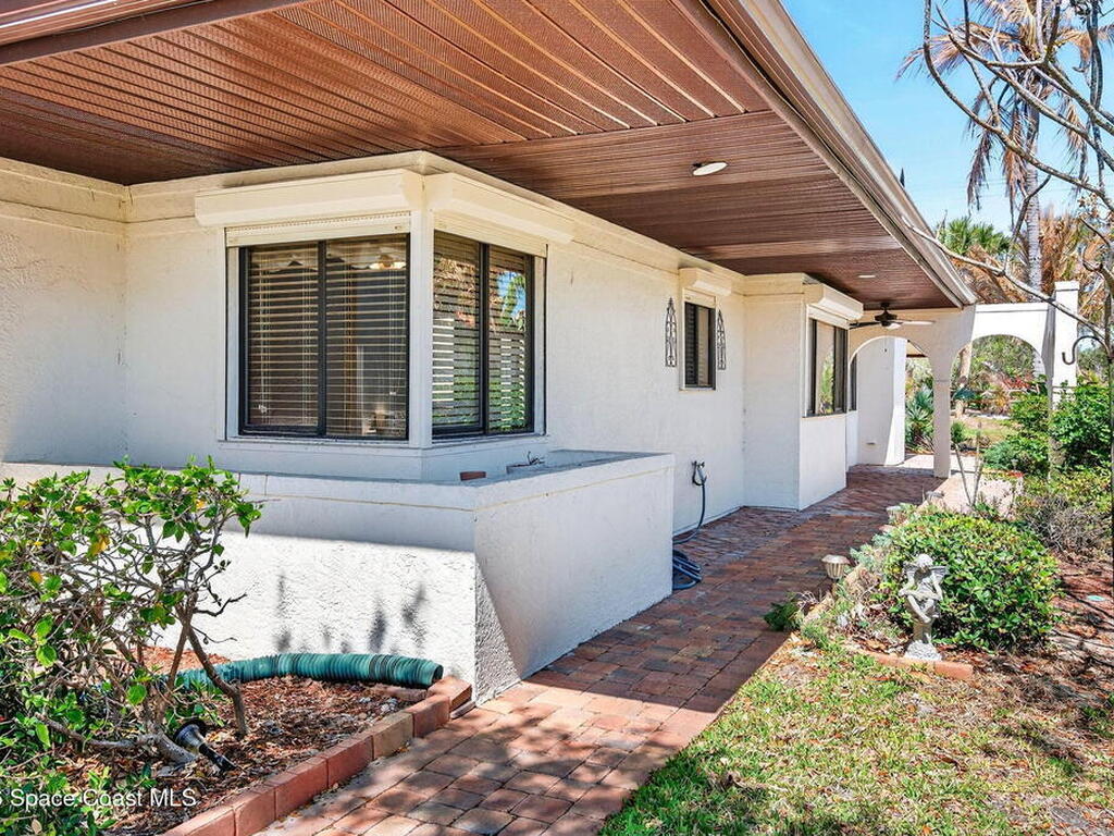 810 Parkside Place, Indian Harbour Beach, FL 32937