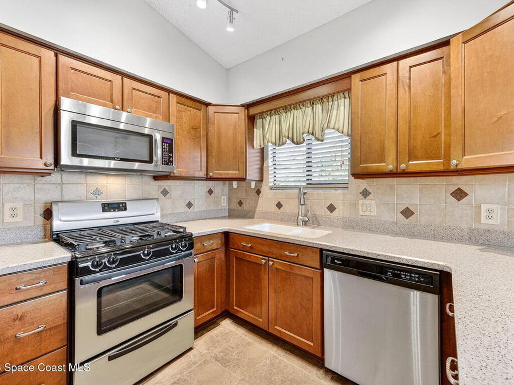 810 Parkside Place, Indian Harbour Beach, FL 32937