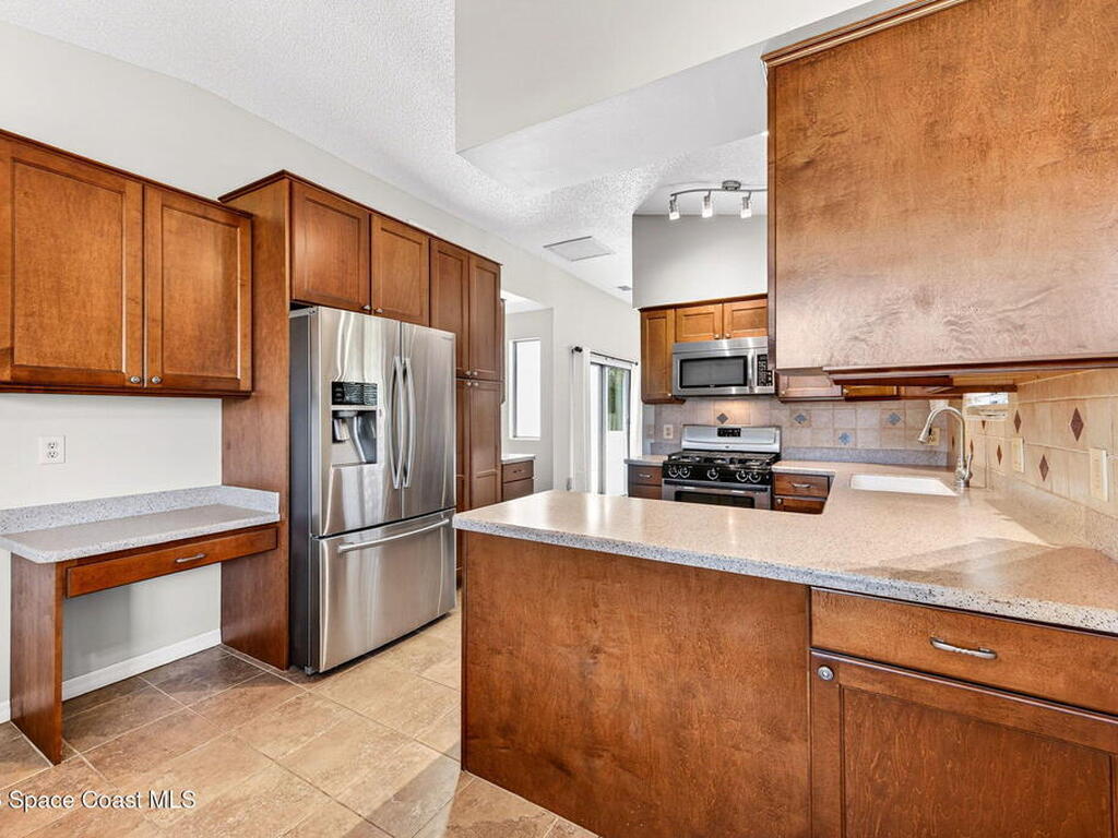 810 Parkside Place, Indian Harbour Beach, FL 32937