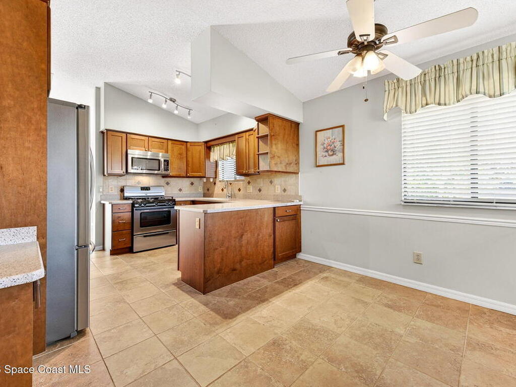 810 Parkside Place, Indian Harbour Beach, FL 32937