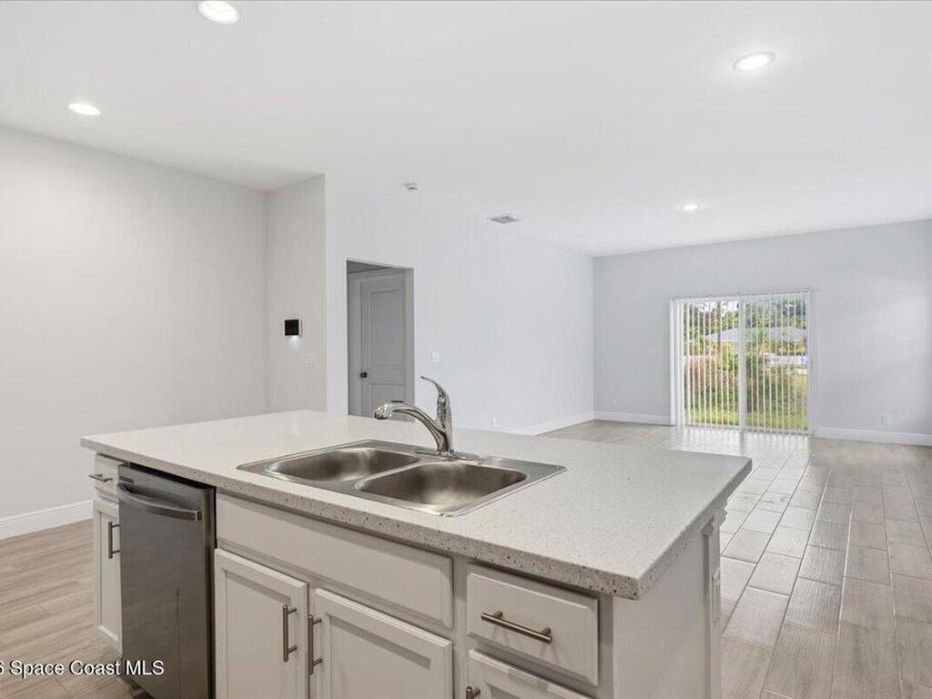 1645 19th Avenue, Vero Beach, FL 32962