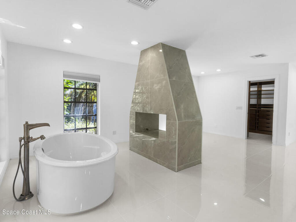 6235 4th Street, Vero Beach, FL 32968