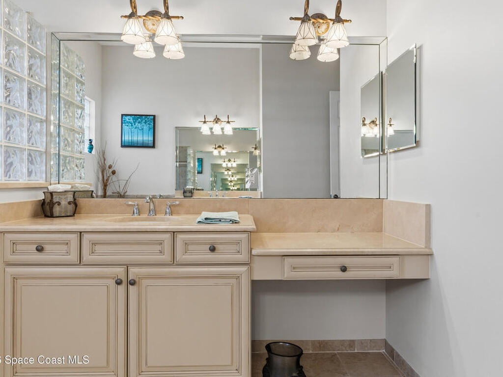 1360 S Village Square, Vero Beach, FL 32966