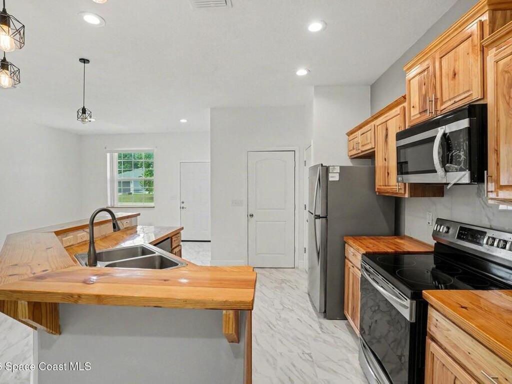 416 La Veta Drive, West Melbourne, FL 32904