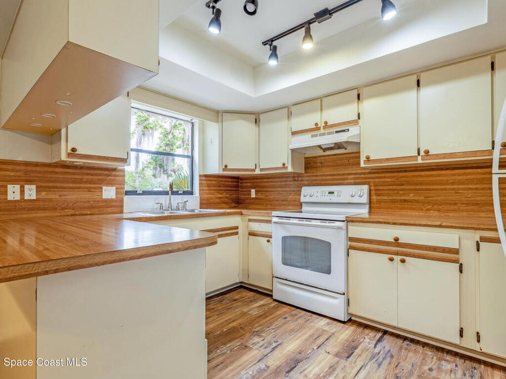 1928 Dipol Courtway, Titusville, FL 32780