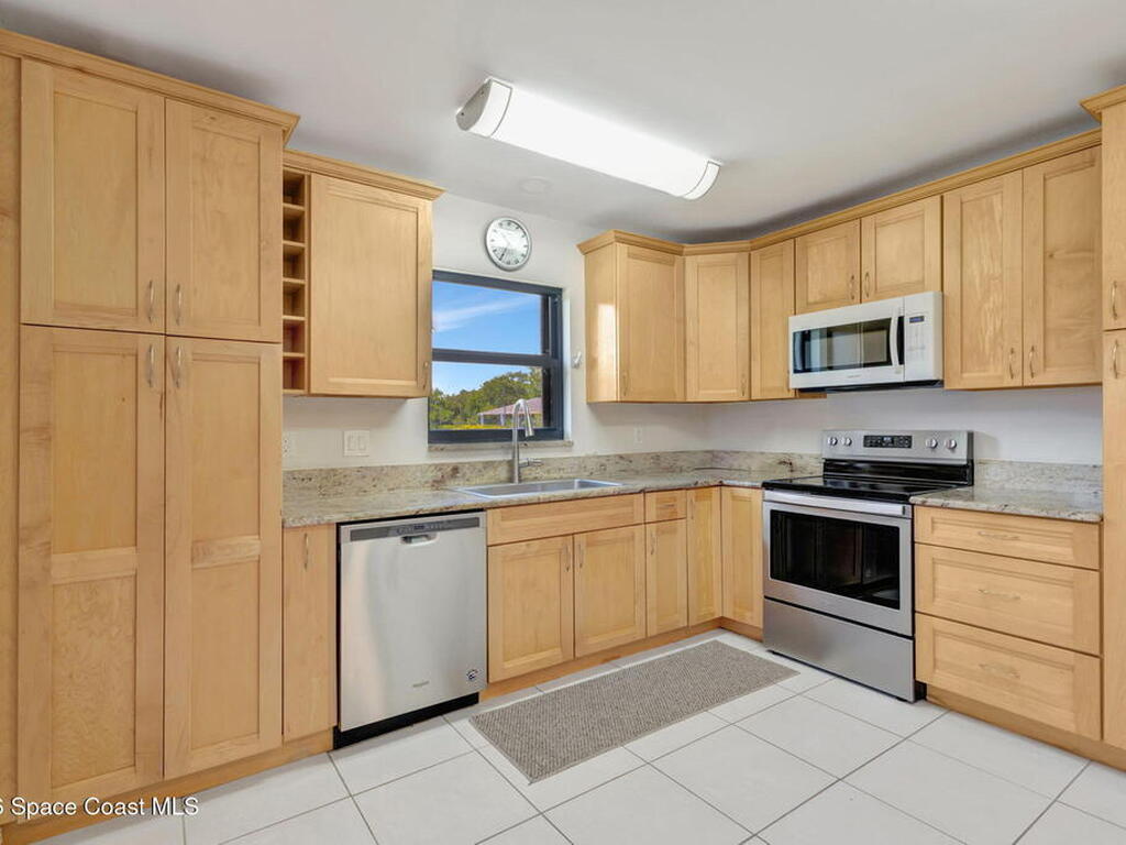 3209 S Lakeview Circle, Fort Pierce, FL 34949