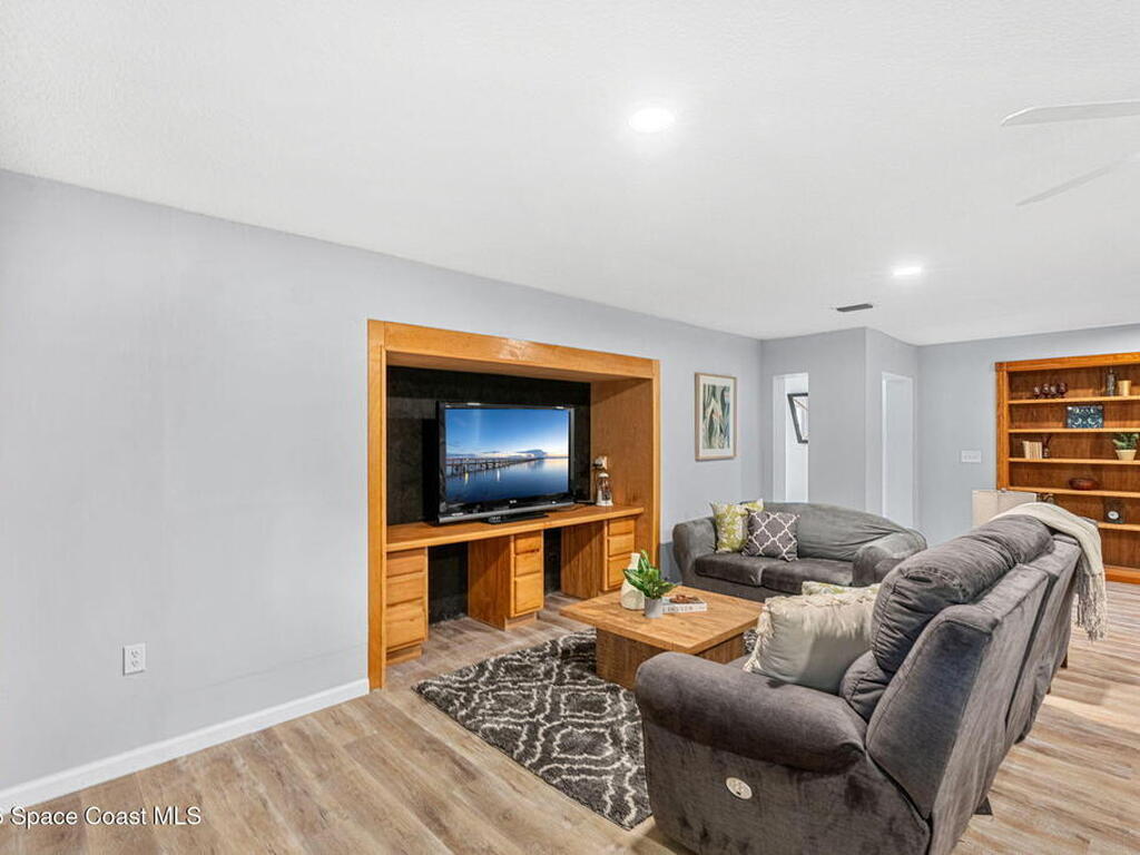 975 Oak Street, Merritt Island, FL 32953