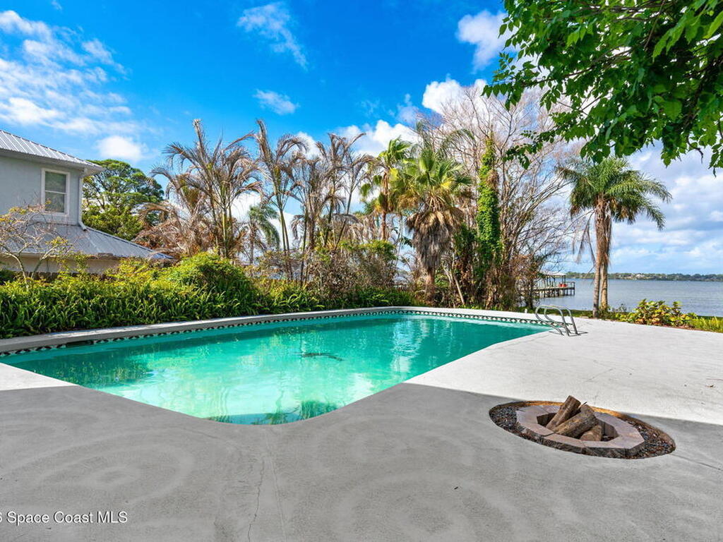 975 Oak Street, Merritt Island, FL 32953