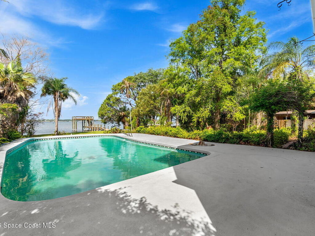 975 Oak Street, Merritt Island, FL 32953