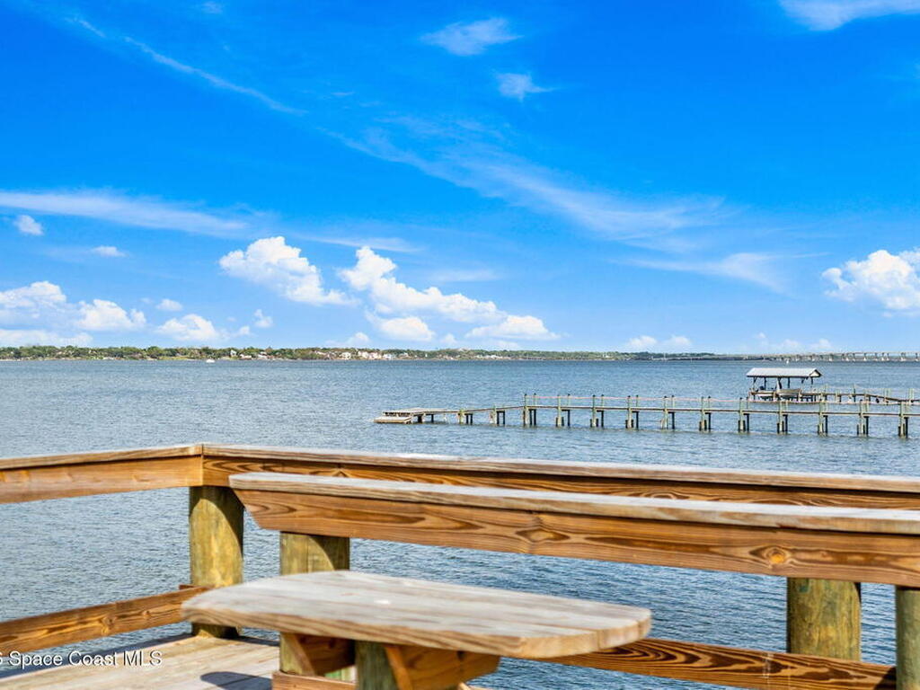 975 Oak Street, Merritt Island, FL 32953