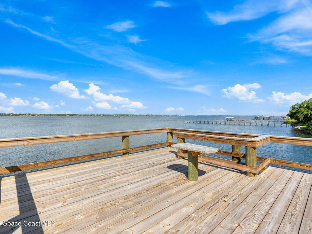 975 Oak Street, Merritt Island, FL 32953
