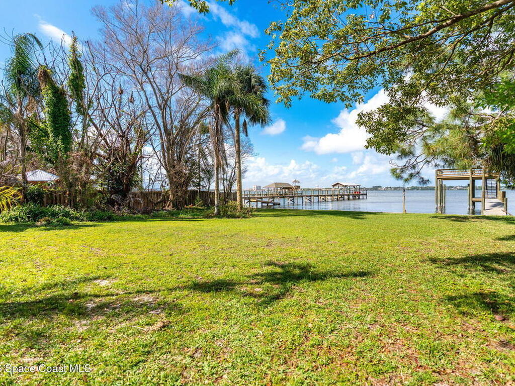 975 Oak Street, Merritt Island, FL 32953