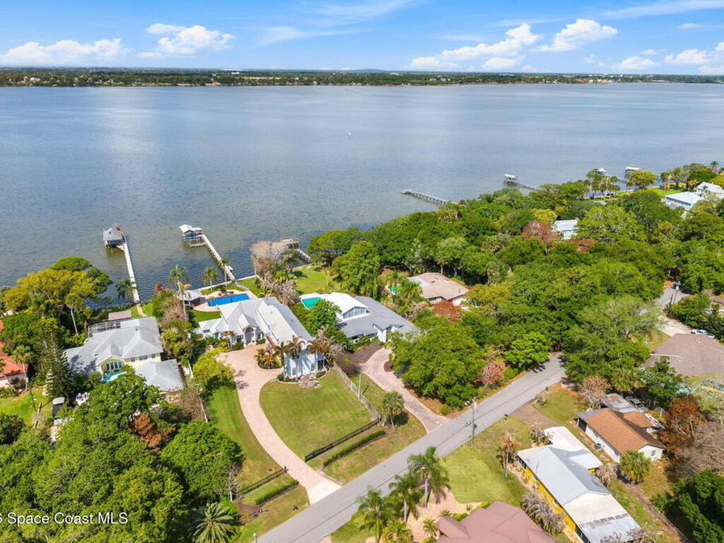 975 Oak Street, Merritt Island, FL 32953