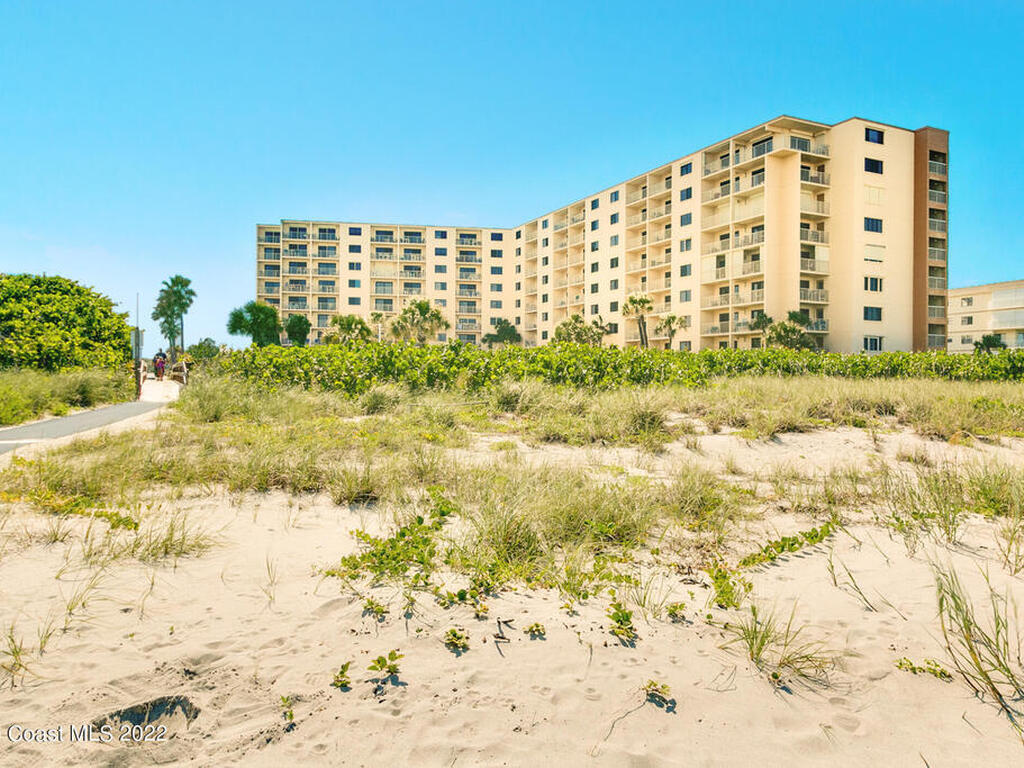 7520 Ridgewood Avenue, Cape Canaveral, FL 32920