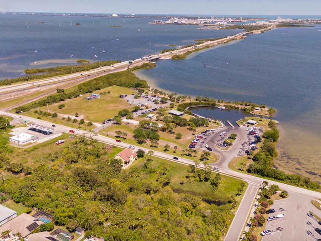 2497 N Banana River Drive, Merritt Island, FL 32952