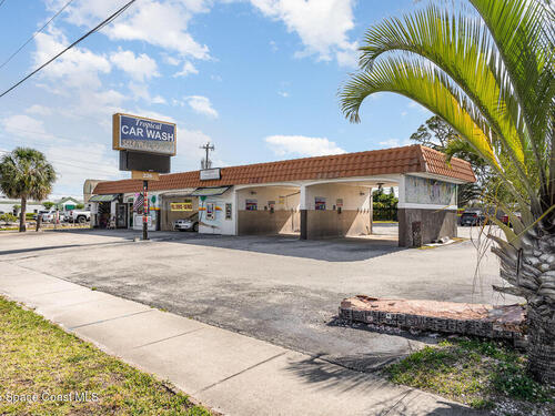 226 S Courtenay Parkway