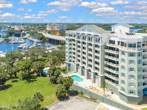 1211 E New Haven Avenue