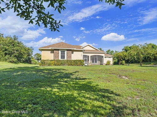 1560 Silk Oak Avenue