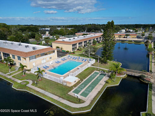 2135 N Courtenay Parkway