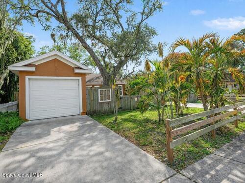683 Old Oak Street